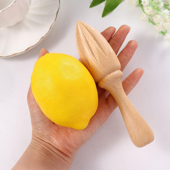 presse agrume citron main