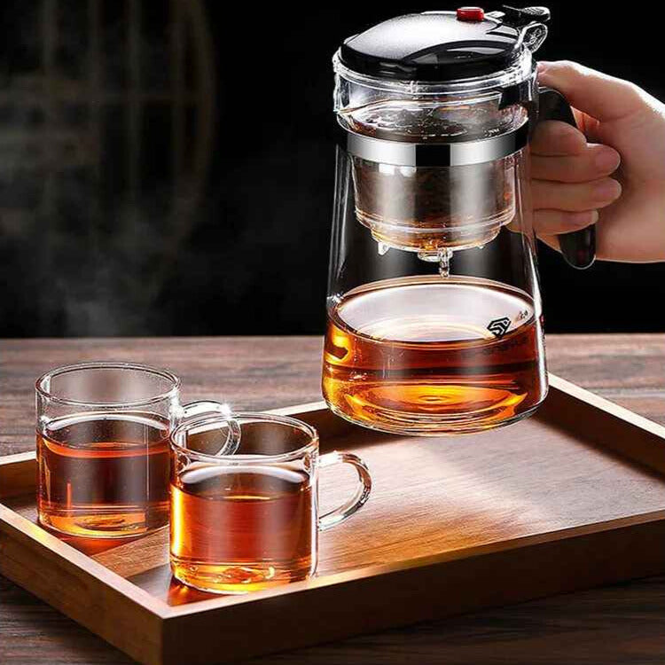 theiere en verre sur un plateau chaleur bouton